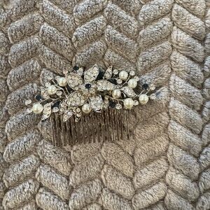 Elegant Silver and Pearl Hair Comb